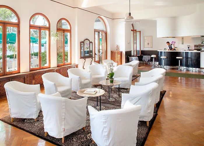 布席雷乌酒店 酒店