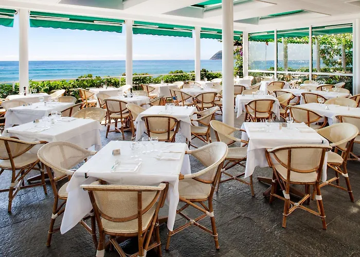 布席雷乌酒店 3* 阿拉西奥